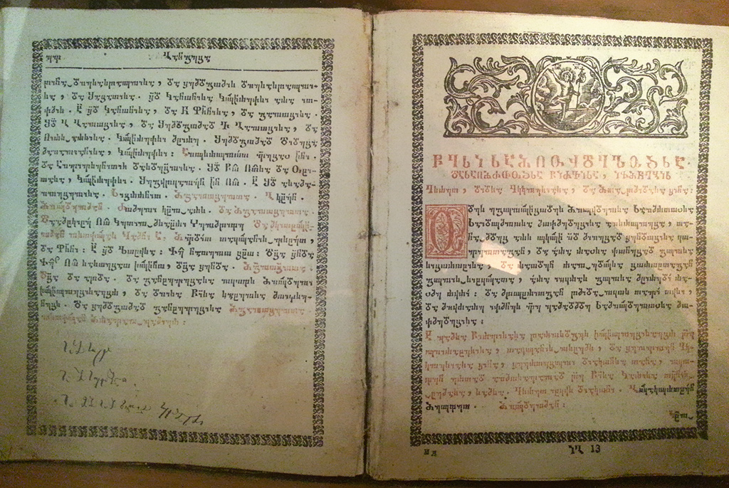 Régi könyv a Kazbegi Múzeumban
