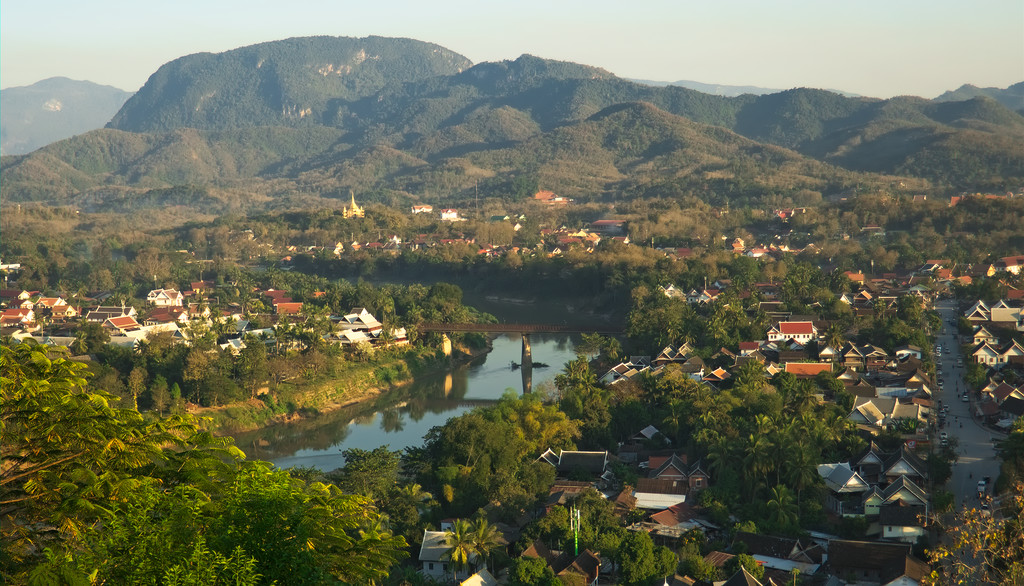 A város látképe a Phou Si dombról