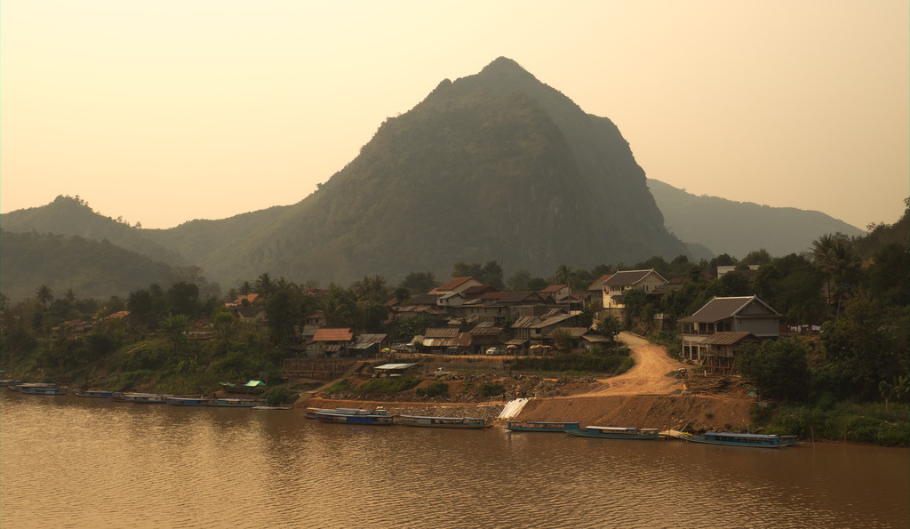 Nong Khiaw a hídról nézve