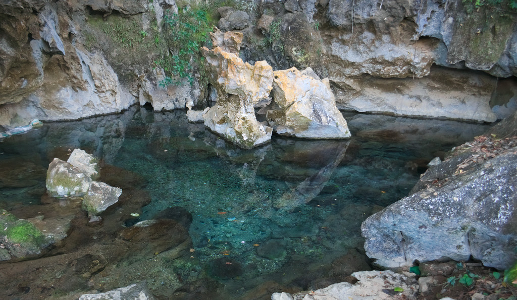 A Nam Boreko Phaboua természetes barlangfürdője
