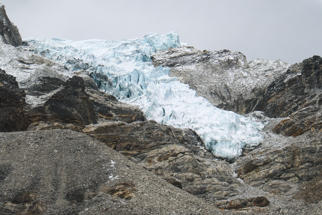 Függő gleccser az Island Peaken