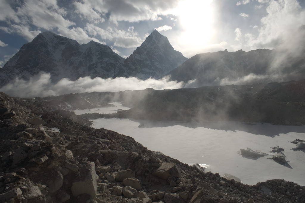 Befagyott tavak a Khumbu gleccserben