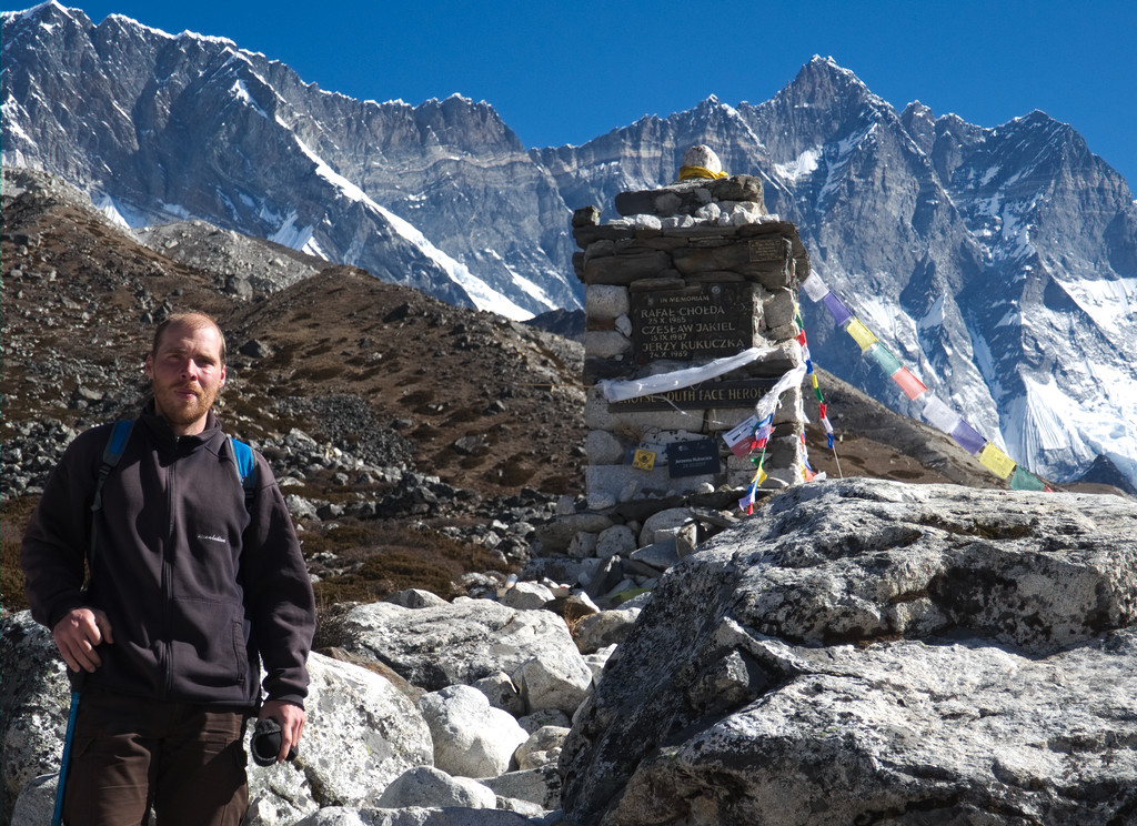 A Lhotse South Face Heroes emlékhelynél