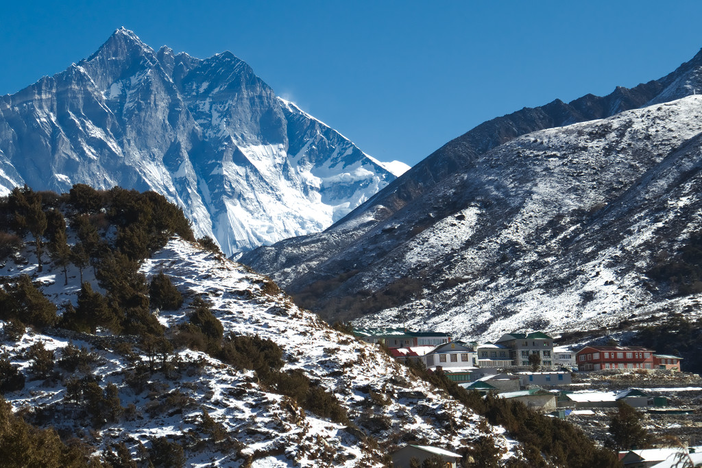 Phakding és a Lhotse csúcs