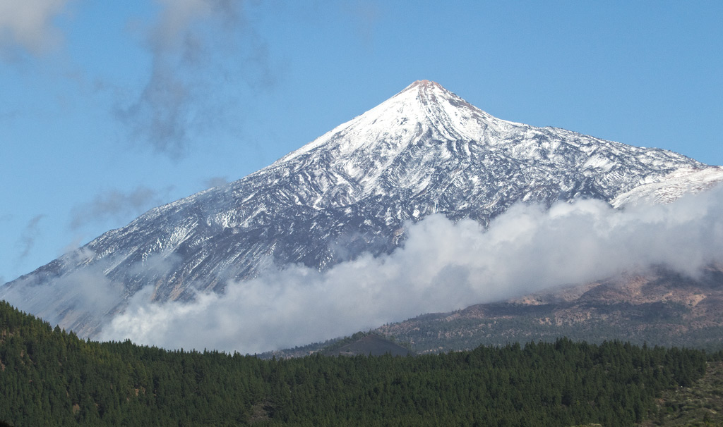 A havas Teide északnyugat felől nézve