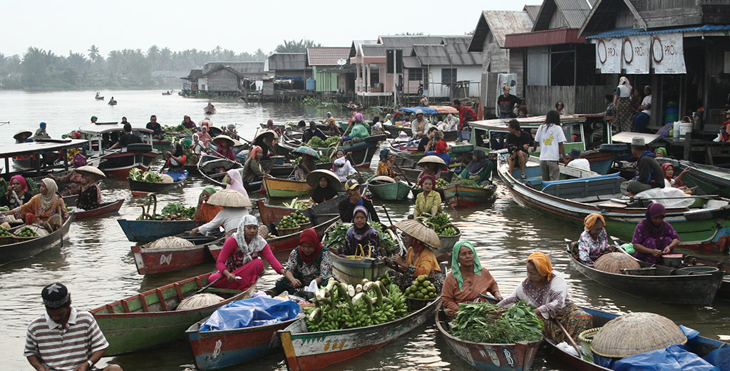 Úszó piac Banjarmasinban